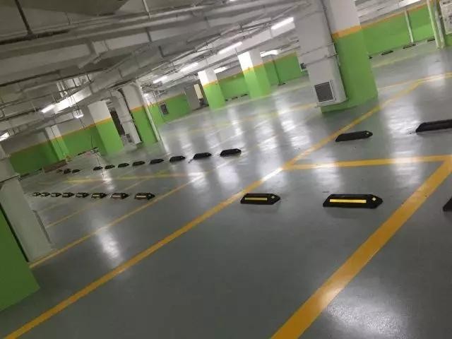 廣州錦恒商業(yè)廣場地下停車場環(huán)氧微珠防滑地坪工程
