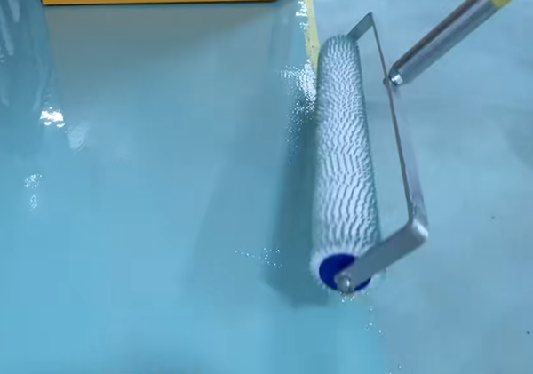 聚氨酯砂漿地坪施工消泡滾筒的作用？